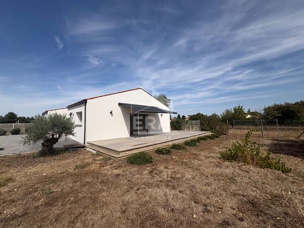 MAISON NEUVE 2022 CLIMATISEE 4 CHAMBRES GARAGE ET JARDIN