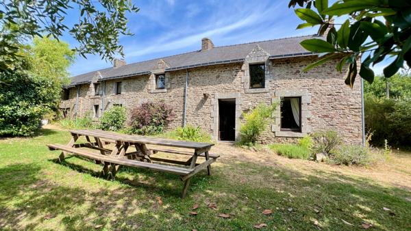 Propriete avec longere et maison independante