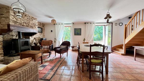 Propriete avec longere et maison independante