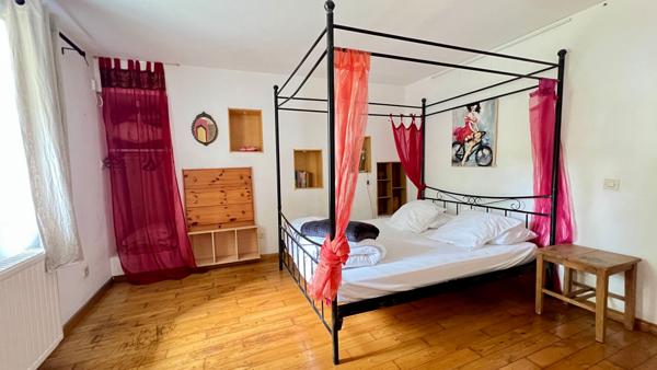 Propriete avec longere et maison independante