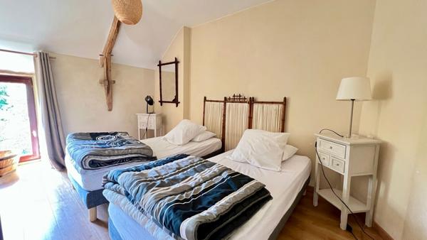 Propriete avec longere et maison independante