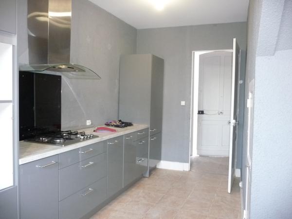 SAINT ROMAIN LE PUY CENTRE VILLE APPARTEMENT DE 67 M² petit jardin et petite dépendance. Saint-Romain-le-Puy (42610)