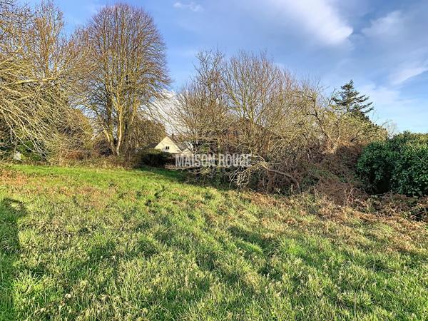 EXCLUSIVITÉ! Terrain constructible 1450 m² avec hangar cadastré à Plouha , accès direct route, proche mer