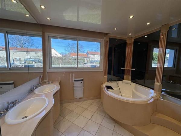 Maison individuelle à vendre à Vendat dans l'Allier (03110), ref : 2023/795-03020