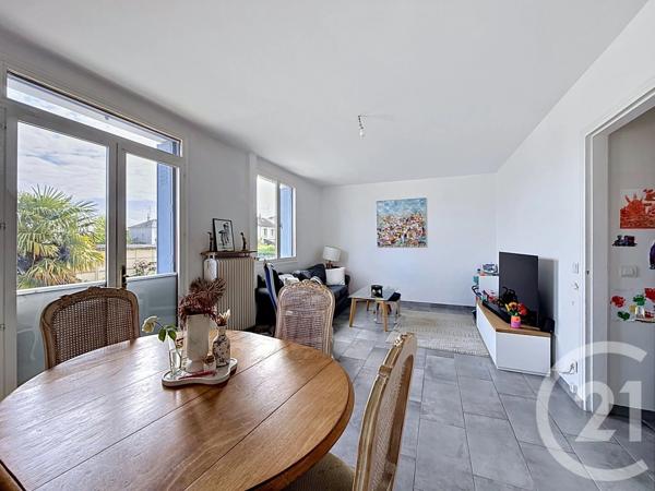 Maison à vendre  4 pièces - 77,50 m 2   VILLEJUIF  - 94