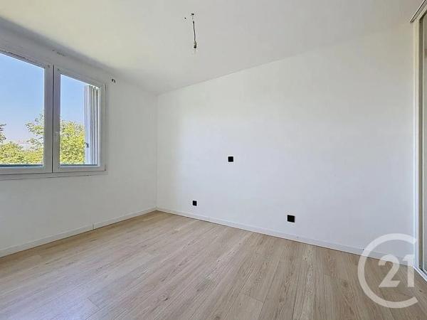 Appartement F4 à vendre  4 pièces - 58,40 m 2   CLICHY SOUS BOIS  - 93