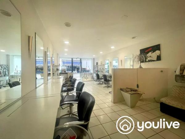 À VENDRE – FONDS DE COMMERCE SALON DE COIFFURE – LA ROCHE-SUR-YON CENTRE-VILLE