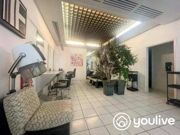 À VENDRE – FONDS DE COMMERCE SALON DE COIFFURE – LA ROCHE-SUR-YON CENTRE-VILLE