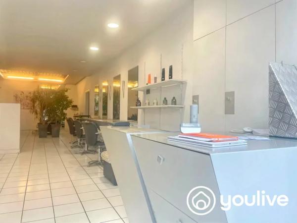 À VENDRE – FONDS DE COMMERCE SALON DE COIFFURE – LA ROCHE-SUR-YON CENTRE-VILLE