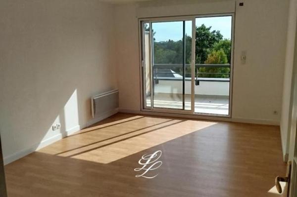 Location - Appartement 3 pièces 69 m 2 SAINT HERBLAIN (44800)