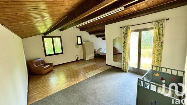 Maison traditionnelle 5 pièces de 178 m² à Saint-Restitut (26130)