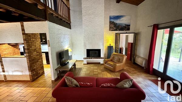 Maison traditionnelle 5 pièces de 178 m² à Saint-Restitut (26130)