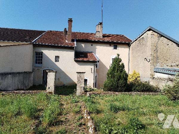 Maison de village, 
Idéale pour les grandes familles ou investisseurs