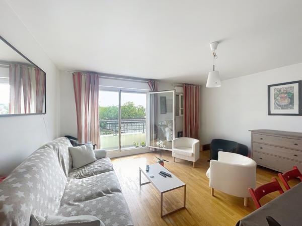 T2 Meublé 49 m² Issy les Moulineaux avec balcon