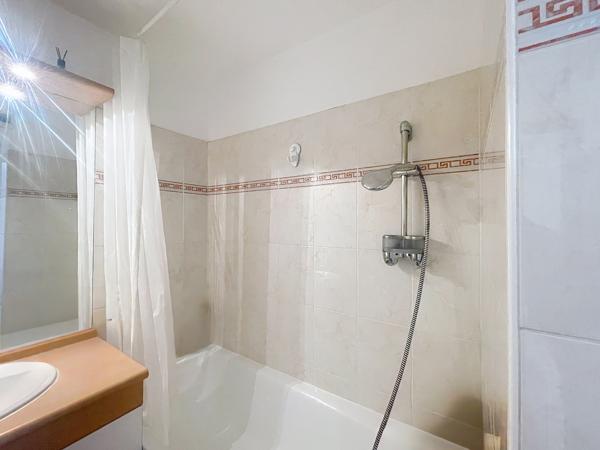 T2 Meublé 49 m² Issy les Moulineaux avec balcon