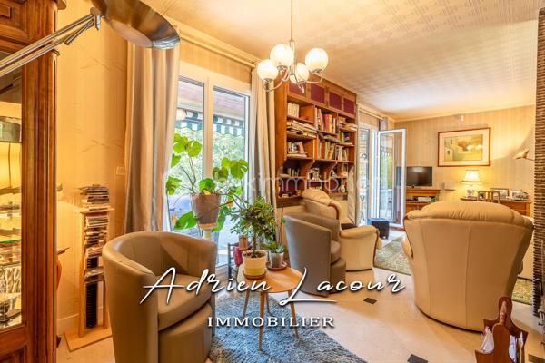 ROMORANTIN-LANTHENAY (41200) - JOLIE MAISON DE LA FIN DES ANNÉES 60 proche du centre ville, des commerces et de toutes les commodités. Venez découvrir cette très belle maison avec son parc arboré de près de 3000 m² se composant au rez-de-chaussée d’une entrée, d’un salon/séjour avec sa cheminée, d’une cuisine indépendante, de 2 chambres avec placard, d’une salle de bain et d’un wc indépendant. A l’étage, un palier, une chambre, un bureau, une salle de bain avec wc et 2 petits greniers. Le sous-sol quant à lui se compose d’une buanderie, d’une chambre chauffé, d’une chaufferie, d’un atelier, d’une cave et d’un garage. L’ensemble sur un terrain arboré de près de 3000 m² entièrement clos.
Pour visiter et vous accompagner dans votre projet n'hésitez pas à me contacter, ADRIEN LACOUR.
- ESTIMATION GRATUITE DE VOTRE BIEN -