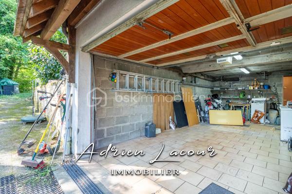 ROMORANTIN-LANTHENAY (41200) - JOLIE MAISON DE LA FIN DES ANNÉES 60 proche du centre ville, des commerces et de toutes les commodités. Venez découvrir cette très belle maison avec son parc arboré de près de 3000 m² se composant au rez-de-chaussée d’une entrée, d’un salon/séjour avec sa cheminée, d’une cuisine indépendante, de 2 chambres avec placard, d’une salle de bain et d’un wc indépendant. A l’étage, un palier, une chambre, un bureau, une salle de bain avec wc et 2 petits greniers. Le sous-sol quant à lui se compose d’une buanderie, d’une chambre chauffé, d’une chaufferie, d’un atelier, d’une cave et d’un garage. L’ensemble sur un terrain arboré de près de 3000 m² entièrement clos.
Pour visiter et vous accompagner dans votre projet n'hésitez pas à me contacter, ADRIEN LACOUR.
- ESTIMATION GRATUITE DE VOTRE BIEN -