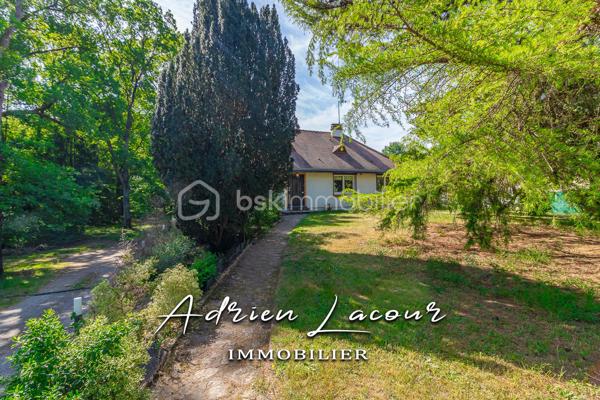 ROMORANTIN-LANTHENAY (41200) - JOLIE MAISON DE LA FIN DES ANNÉES 60 proche du centre ville, des commerces et de toutes les commodités. Venez découvrir cette très belle maison avec son parc arboré de près de 3000 m² se composant au rez-de-chaussée d’une entrée, d’un salon/séjour avec sa cheminée, d’une cuisine indépendante, de 2 chambres avec placard, d’une salle de bain et d’un wc indépendant. A l’étage, un palier, une chambre, un bureau, une salle de bain avec wc et 2 petits greniers. Le sous-sol quant à lui se compose d’une buanderie, d’une chambre chauffé, d’une chaufferie, d’un atelier, d’une cave et d’un garage. L’ensemble sur un terrain arboré de près de 3000 m² entièrement clos.
Pour visiter et vous accompagner dans votre projet n'hésitez pas à me contacter, ADRIEN LACOUR.
- ESTIMATION GRATUITE DE VOTRE BIEN -