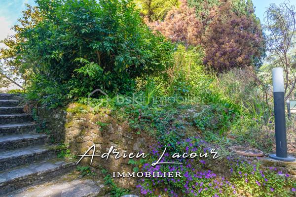 ROMORANTIN-LANTHENAY (41200) - JOLIE MAISON DE LA FIN DES ANNÉES 60 proche du centre ville, des commerces et de toutes les commodités. Venez découvrir cette très belle maison avec son parc arboré de près de 3000 m² se composant au rez-de-chaussée d’une entrée, d’un salon/séjour avec sa cheminée, d’une cuisine indépendante, de 2 chambres avec placard, d’une salle de bain et d’un wc indépendant. A l’étage, un palier, une chambre, un bureau, une salle de bain avec wc et 2 petits greniers. Le sous-sol quant à lui se compose d’une buanderie, d’une chambre chauffé, d’une chaufferie, d’un atelier, d’une cave et d’un garage. L’ensemble sur un terrain arboré de près de 3000 m² entièrement clos.
Pour visiter et vous accompagner dans votre projet n'hésitez pas à me contacter, ADRIEN LACOUR.
- ESTIMATION GRATUITE DE VOTRE BIEN -