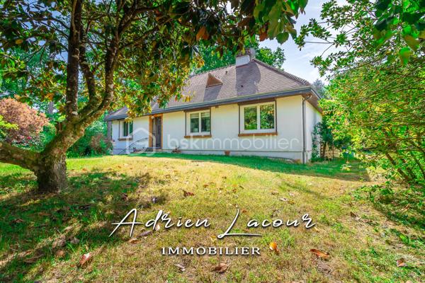 ROMORANTIN-LANTHENAY (41200) - JOLIE MAISON DE LA FIN DES ANNÉES 60 proche du centre ville, des commerces et de toutes les commodités. Venez découvrir cette très belle maison avec son parc arboré de près de 3000 m² se composant au rez-de-chaussée d’une entrée, d’un salon/séjour avec sa cheminée, d’une cuisine indépendante, de 2 chambres avec placard, d’une salle de bain et d’un wc indépendant. A l’étage, un palier, une chambre, un bureau, une salle de bain avec wc et 2 petits greniers. Le sous-sol quant à lui se compose d’une buanderie, d’une chambre chauffé, d’une chaufferie, d’un atelier, d’une cave et d’un garage. L’ensemble sur un terrain arboré de près de 3000 m² entièrement clos.
Pour visiter et vous accompagner dans votre projet n'hésitez pas à me contacter, ADRIEN LACOUR.
- ESTIMATION GRATUITE DE VOTRE BIEN -