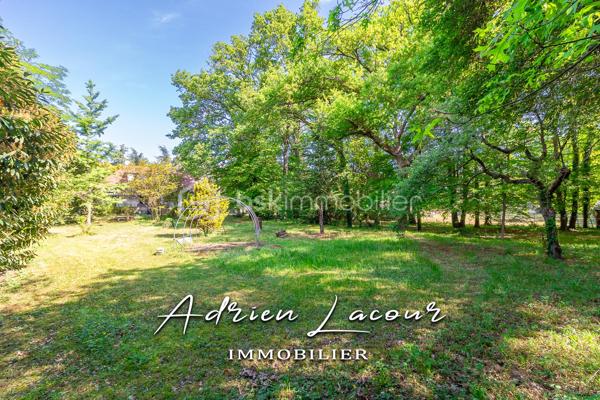 ROMORANTIN-LANTHENAY (41200) - JOLIE MAISON DE LA FIN DES ANNÉES 60 proche du centre ville, des commerces et de toutes les commodités. Venez découvrir cette très belle maison avec son parc arboré de près de 3000 m² se composant au rez-de-chaussée d’une entrée, d’un salon/séjour avec sa cheminée, d’une cuisine indépendante, de 2 chambres avec placard, d’une salle de bain et d’un wc indépendant. A l’étage, un palier, une chambre, un bureau, une salle de bain avec wc et 2 petits greniers. Le sous-sol quant à lui se compose d’une buanderie, d’une chambre chauffé, d’une chaufferie, d’un atelier, d’une cave et d’un garage. L’ensemble sur un terrain arboré de près de 3000 m² entièrement clos.
Pour visiter et vous accompagner dans votre projet n'hésitez pas à me contacter, ADRIEN LACOUR.
- ESTIMATION GRATUITE DE VOTRE BIEN -