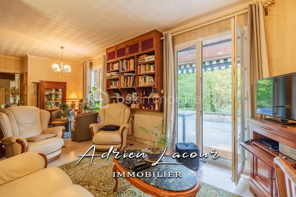 ROMORANTIN-LANTHENAY (41200) - JOLIE MAISON DE LA FIN DES ANNÉES 60 proche du centre ville, des commerces et de toutes les commodités. Venez découvrir cette très belle maison avec son parc arboré de près de 3000 m² se composant au rez-de-chaussée d’une entrée, d’un salon/séjour avec sa cheminée, d’une cuisine indépendante, de 2 chambres avec placard, d’une salle de bain et d’un wc indépendant. A l’étage, un palier, une chambre, un bureau, une salle de bain avec wc et 2 petits greniers. Le sous-sol quant à lui se compose d’une buanderie, d’une chambre chauffé, d’une chaufferie, d’un atelier, d’une cave et d’un garage. L’ensemble sur un terrain arboré de près de 3000 m² entièrement clos.
Pour visiter et vous accompagner dans votre projet n'hésitez pas à me contacter, ADRIEN LACOUR.
- ESTIMATION GRATUITE DE VOTRE BIEN -