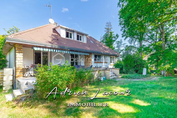 ROMORANTIN-LANTHENAY (41200) - JOLIE MAISON DE LA FIN DES ANNÉES 60 proche du centre ville, des commerces et de toutes les commodités. Venez découvrir cette très belle maison avec son parc arboré de près de 3000 m² se composant au rez-de-chaussée d’une entrée, d’un salon/séjour avec sa cheminée, d’une cuisine indépendante, de 2 chambres avec placard, d’une salle de bain et d’un wc indépendant. A l’étage, un palier, une chambre, un bureau, une salle de bain avec wc et 2 petits greniers. Le sous-sol quant à lui se compose d’une buanderie, d’une chambre chauffé, d’une chaufferie, d’un atelier, d’une cave et d’un garage. L’ensemble sur un terrain arboré de près de 3000 m² entièrement clos.
Pour visiter et vous accompagner dans votre projet n'hésitez pas à me contacter, ADRIEN LACOUR.
- ESTIMATION GRATUITE DE VOTRE BIEN -