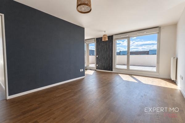 APPARTEMENT 4 PIÈCES AU DERNIER ÉTAGE – GRANDE TERRASSE – 3 CHAMBRES – 2 PARKINGS