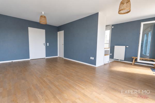 APPARTEMENT 4 PIÈCES AU DERNIER ÉTAGE – GRANDE TERRASSE – 3 CHAMBRES – 2 PARKINGS