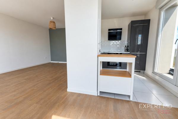APPARTEMENT 4 PIÈCES AU DERNIER ÉTAGE – GRANDE TERRASSE – 3 CHAMBRES – 2 PARKINGS