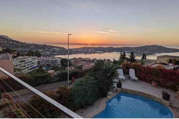 Appartement bas de villa à vendre 4 pièces VILLEFRANCHE SUR MER (06)vue exceptionnelle piscine privée jardin terrasse garage