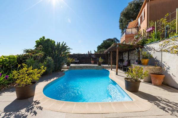 Appartement bas de villa  à vendre 4 pièces VILLEFRANCHE SUR MER (06)vue exceptionnelle piscine privée jardin terrasse garage