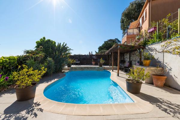 Appartement bas de villa  à vendre 4 pièces VILLEFRANCHE SUR MER (06)vue exceptionnelle piscine privée jardin terrasse garage