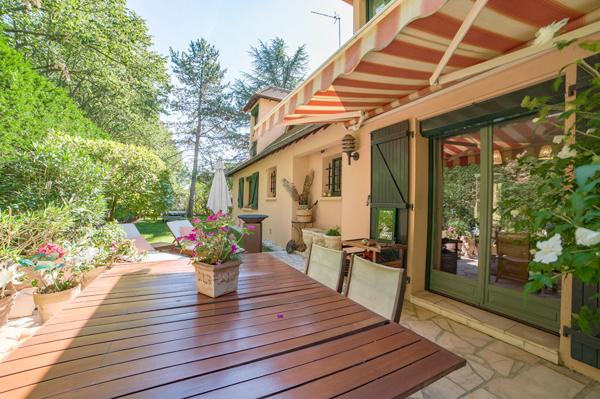 Maison de charme au coeur du Parc terrain 230 m2 terrain 1100 m2