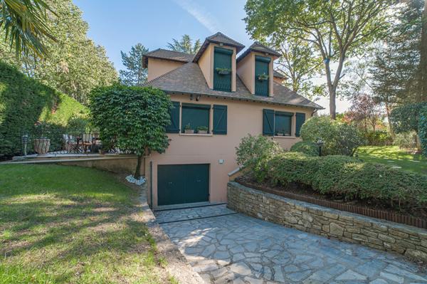 Maison de charme au coeur du Parc terrain 230 m2 terrain 1100 m2
