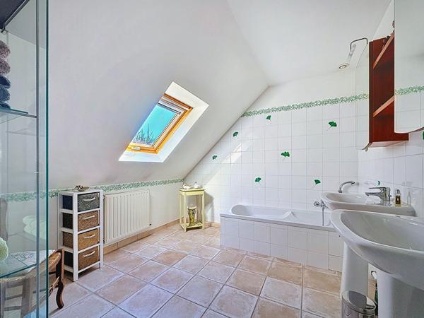 Maison tourangelle 133 m² habitables à Saint-Avertin - 4 chambres, garage, terrain 700 m²