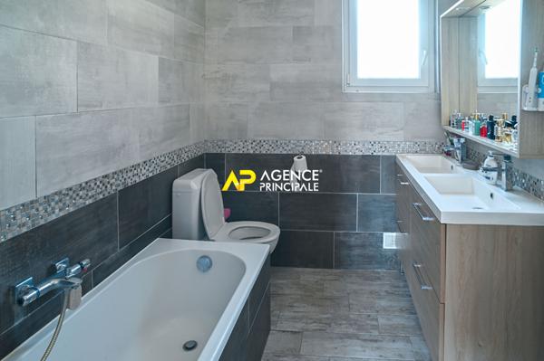 Maison 6 pièces 95 m² avec garage et dépendance sur 296 de parcelle €399 000 ** - Référence 9519