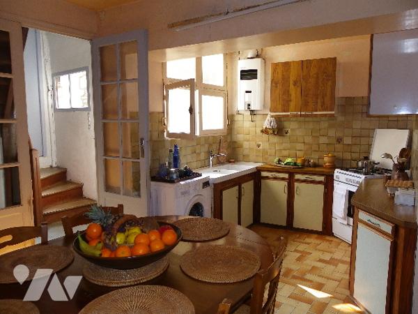 Maison de ville de charme de 5 chambres avec cour intérieure et préau