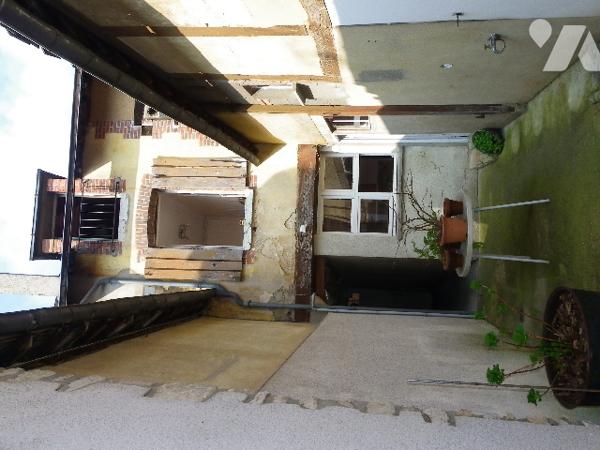 Maison de ville de charme de 5 chambres avec cour intérieure et préau