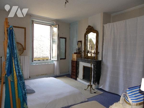 Maison de ville de charme de 5 chambres avec cour intérieure et préau