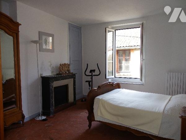 Maison de ville de charme de 5 chambres avec cour intérieure et préau