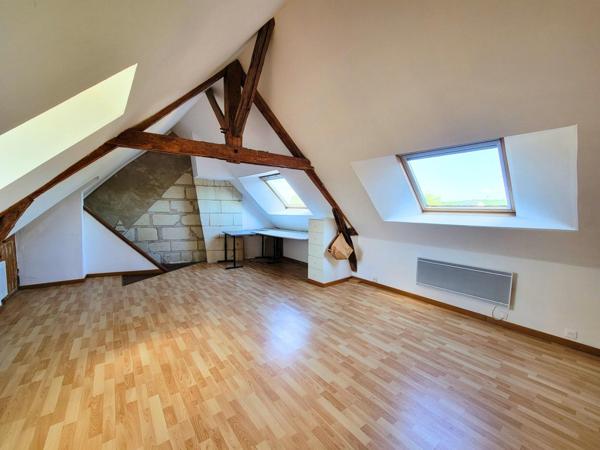 Maison de maître avec dépendances et troglodytes.