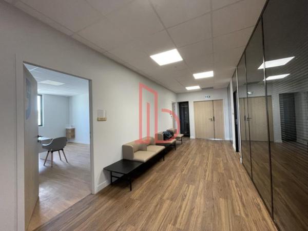 Bureau de 1240 m² à vendre à Bordeaux Lac - Bruges