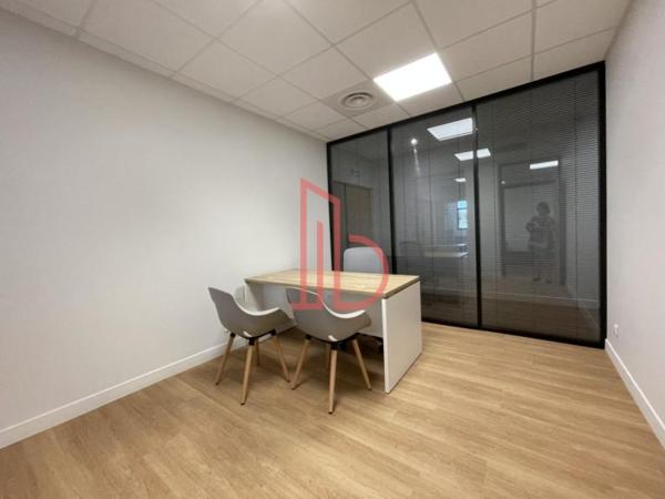 Bureau de 1240 m² à vendre à Bordeaux Lac - Bruges