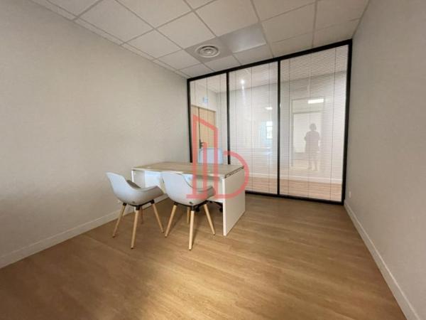 Bureau de 1240 m² à vendre à Bordeaux Lac - Bruges