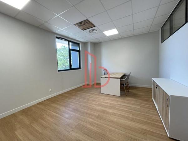 Bureau de 1240 m² à vendre à Bordeaux Lac - Bruges