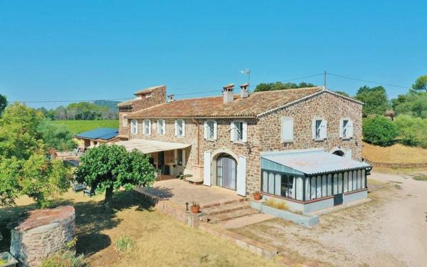 Maison à vendre    7 pièces •  Gonfaron