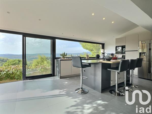 Maison 4 pièces de 110 m² à Le Beausset (83330)