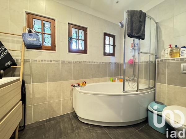 Maison 4 pièces de 110 m² à Le Beausset (83330)