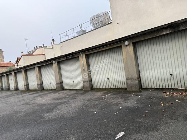 MONTREUIL, QUARTIER CROIX DE CHAVAUX , A VENDRE 10 BOXES ET 20 PLACES DE PARKINGS